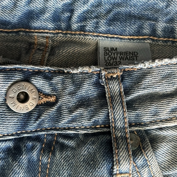 Slim Boyfriend Low Waist Distressed by H&M Denim - Picture 4 of 4